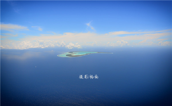 --> 关于大溪地的免签消息,大部门网站的转载都是夸大了的。其原始来源确实是法国驻华使馆2015年1月13日在其官网上发布的一条名为《中国公民赴留尼汪岛和法属波利尼西亚免签!》的新闻。(官网地址:www.ambafrance-cn.org)全文如下: 从现在开始,中国游客无需签证就可以漫步于塔希提群岛(Tahiti)美丽的海滩,欣赏留尼汪岛上壮美的富尔奈斯火山(Piton de la Fournaise)。 现在,所有通过认证旅行社赴留尼汪或法属波利尼西亚的中国游客都可以享受最长14天(含)的免签权。