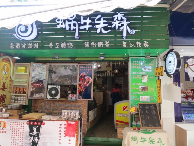高崎机场T4 上海虹桥T1 21:55-23:50(依然和来的时候一样,春秋航空保持着延机3小时的高效率,午夜0点后起飞,凌晨2点左右下机,穷游的代价,各位看荷包而定吧) 游玩人数:2人 总费用:3900元(机票及住宿购买的套餐:1780元) 另赠送小吃攻略3篇,其中都是提前在网上看其他好心旅友的心得而整理黏贴来的,线路是自己排的,望好东西共享。 中山路小吃街 地址:厦门市思明区中山路(近厦门轮渡码头) 特色:小吃一条街 黄则和花生店 (中山路总店) 地址:中山路22-24号(近镇邦路/水仙路) 特