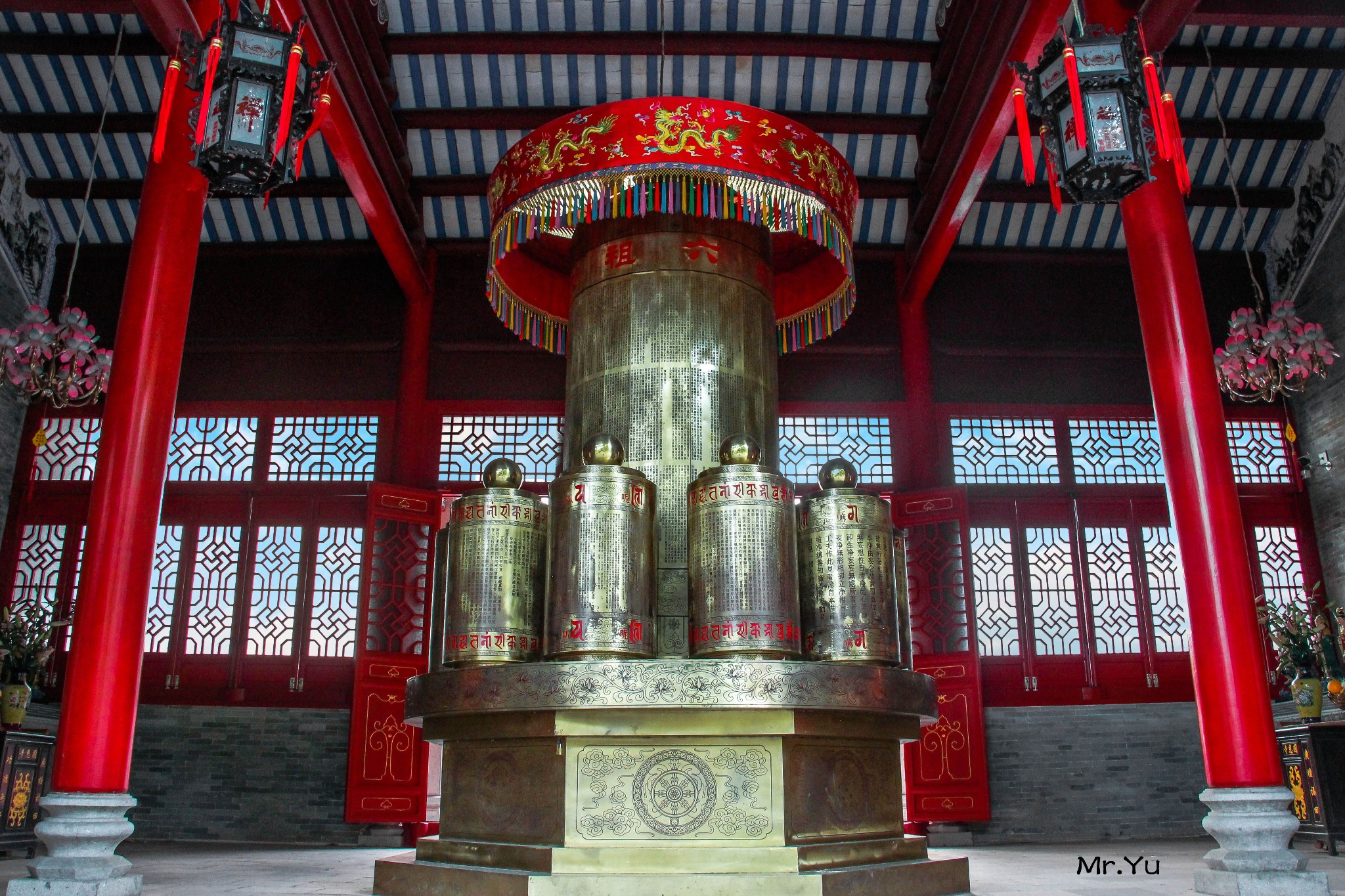 在这两个诞期前的十天,以在龙山国恩寺为主会区,各地凡有六祖佛像的