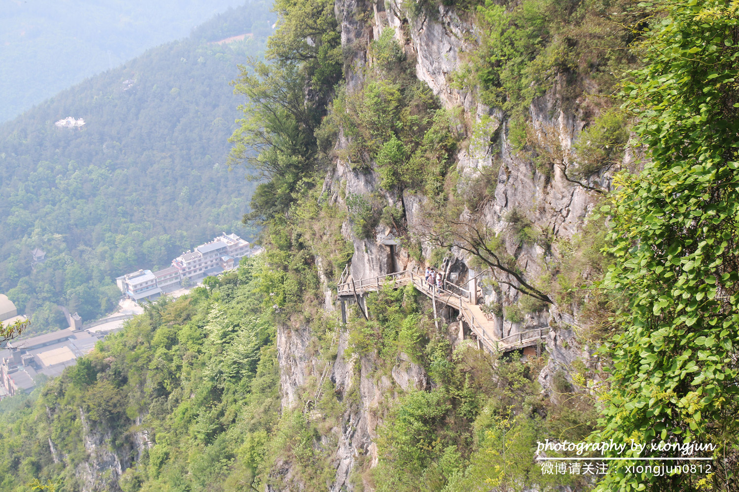 九皇山景区绝壁栈道 行程:  第一天:成都——江油——九皇山