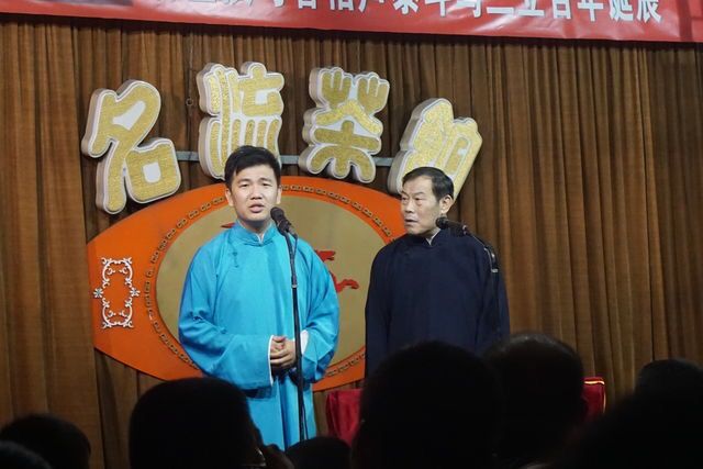 杨威表演~ 海河的夜景很美,最著名的就是天津之眼了,从名流茶馆出来已