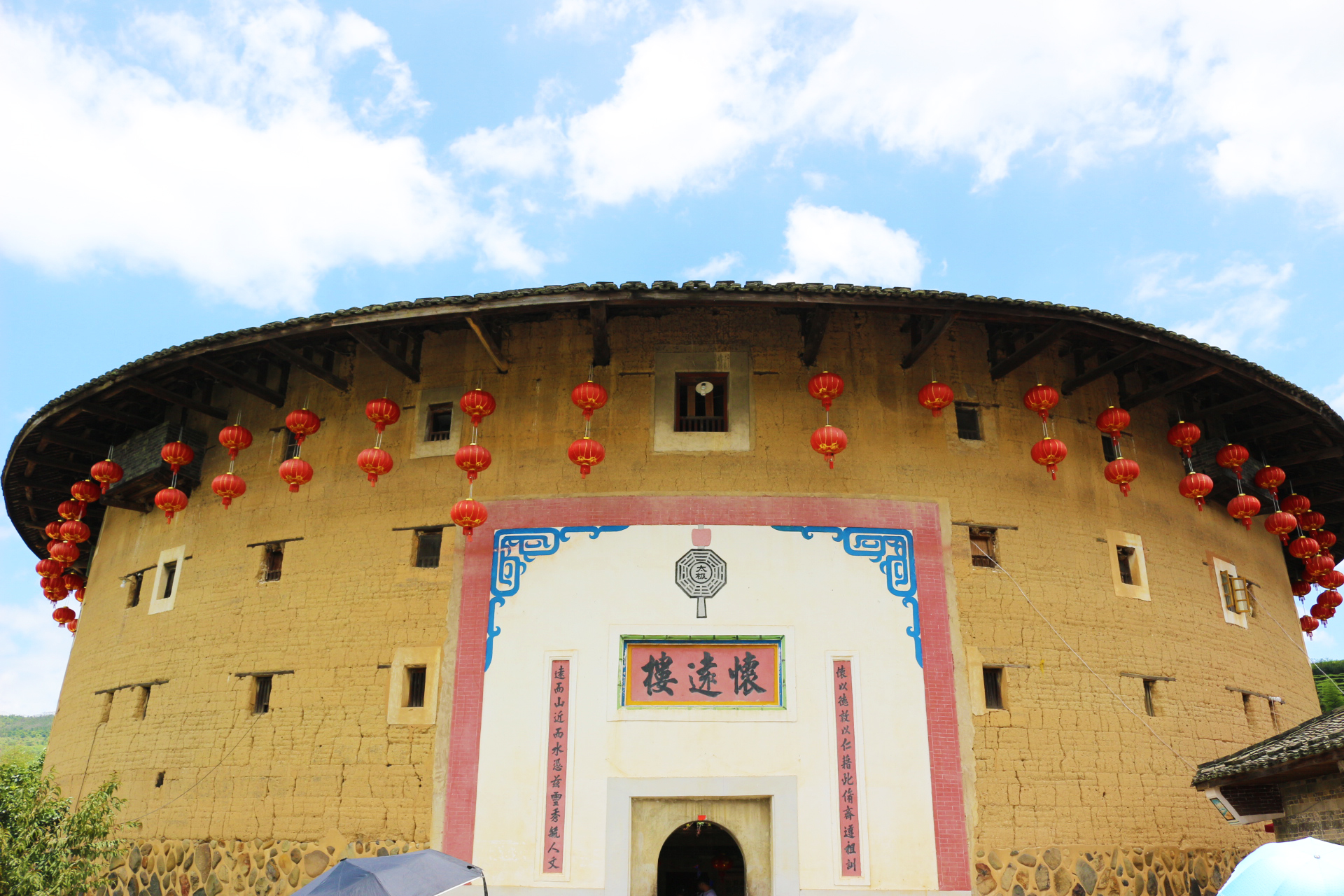 怀远楼:怀远楼是双环圆形土楼,为简氏家庭住宅,建于清宣统元年(1909年